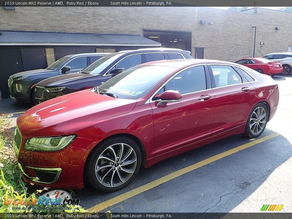 Front 3/4 View of 2019 Lincoln MKZ Reserve I AWD Photo #1