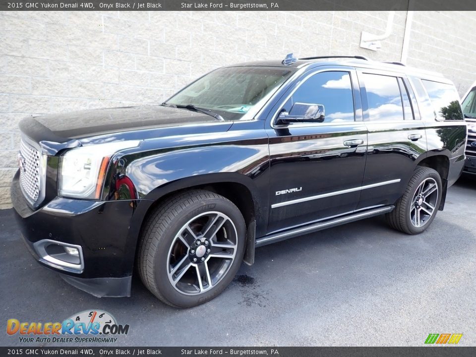 Front 3/4 View of 2015 GMC Yukon Denali 4WD Photo #1