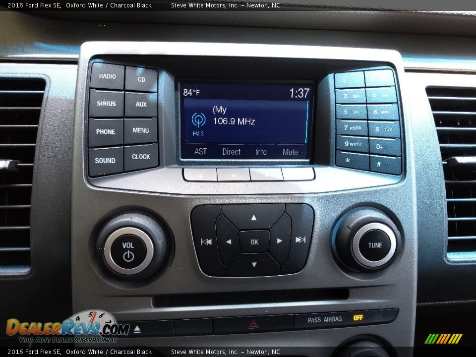 Controls of 2016 Ford Flex SE Photo #23