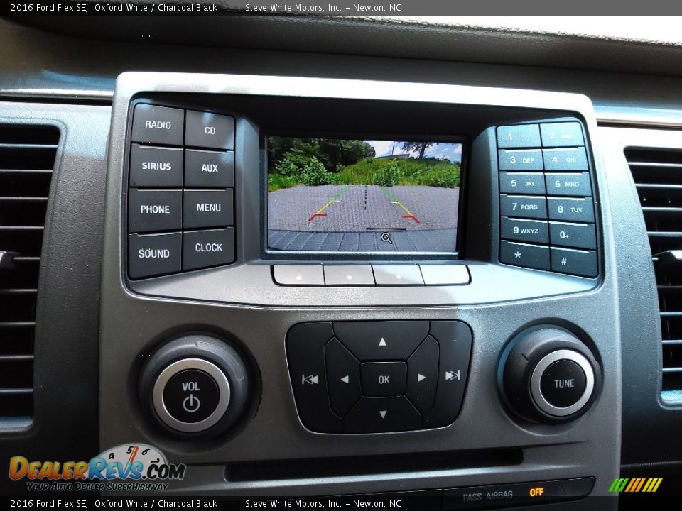 Controls of 2016 Ford Flex SE Photo #24