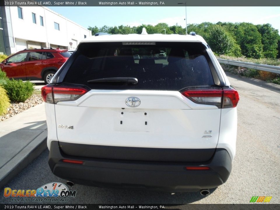 2019 Toyota RAV4 LE AWD Super White / Black Photo #11