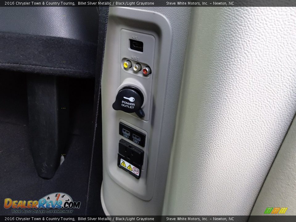 2016 Chrysler Town & Country Touring Billet Silver Metallic / Black/Light Graystone Photo #17