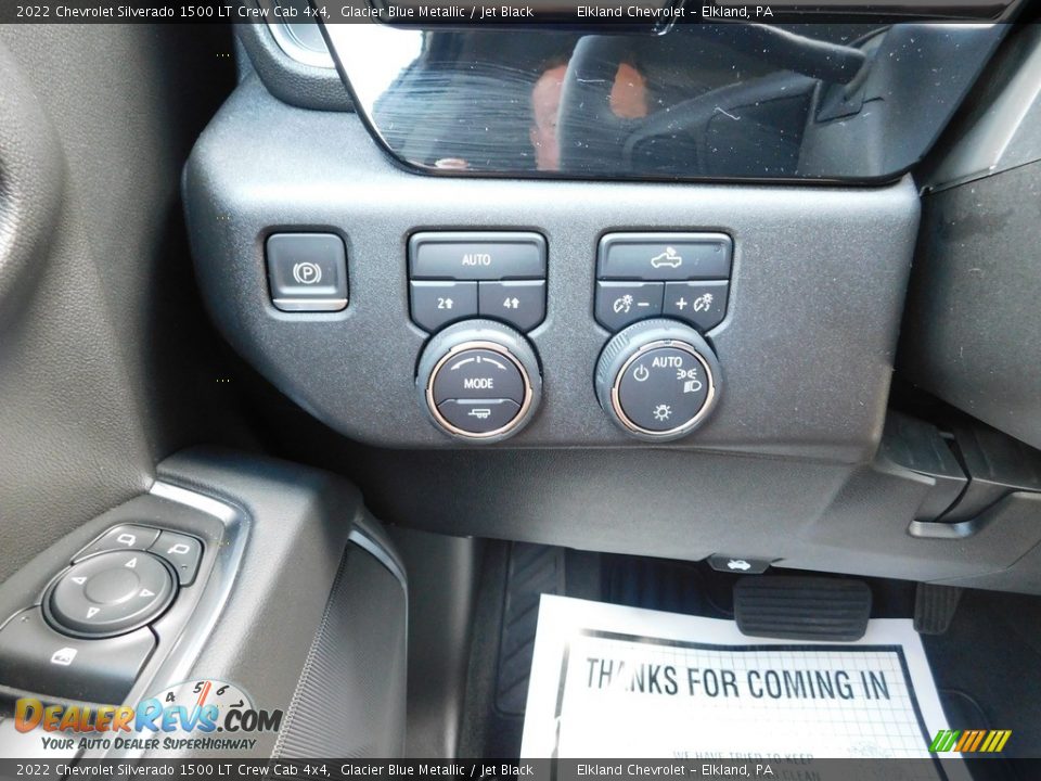 Controls of 2022 Chevrolet Silverado 1500 LT Crew Cab 4x4 Photo #25