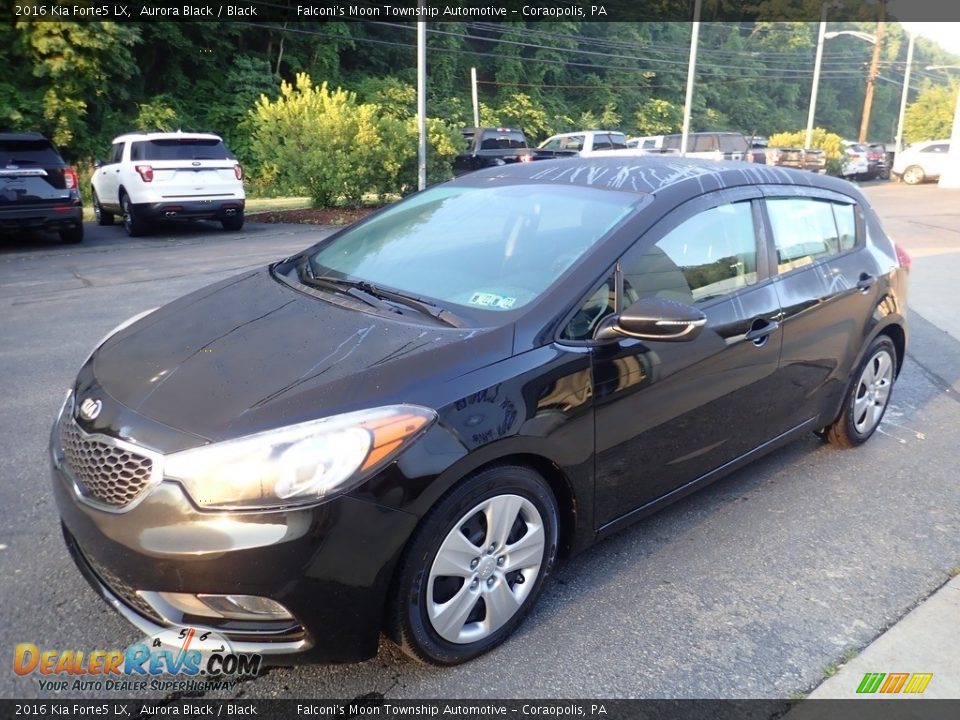 Front 3/4 View of 2016 Kia Forte5 LX Photo #7