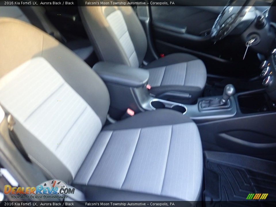 Front Seat of 2016 Kia Forte5 LX Photo #11