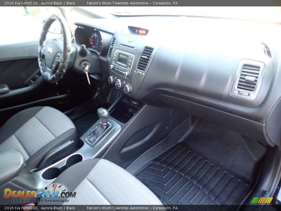 Dashboard of 2016 Kia Forte5 LX Photo #12