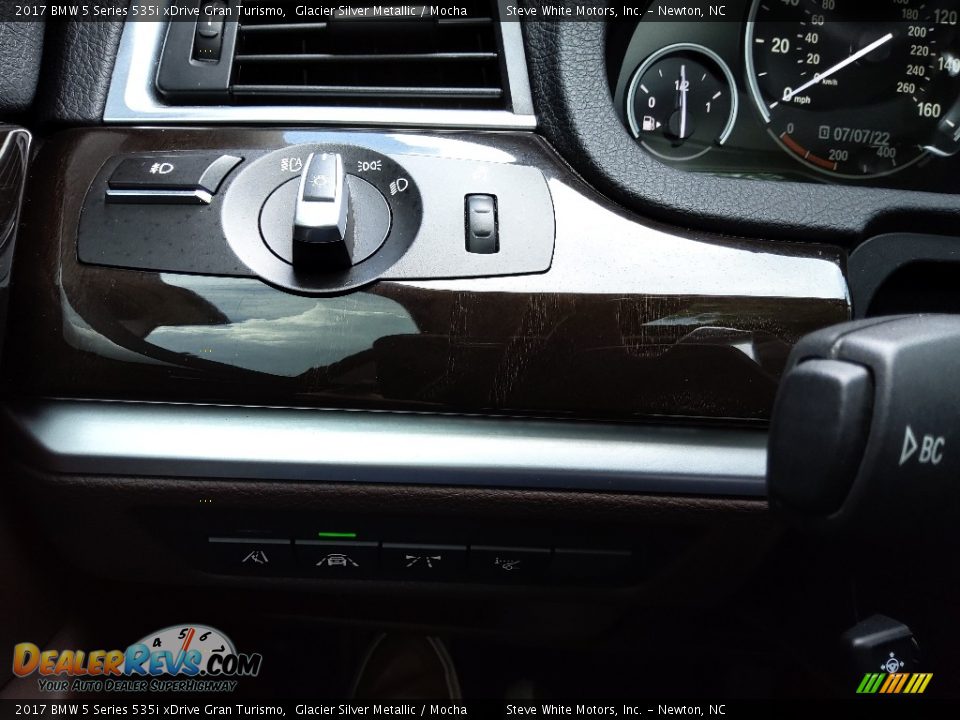 Controls of 2017 BMW 5 Series 535i xDrive Gran Turismo Photo #18