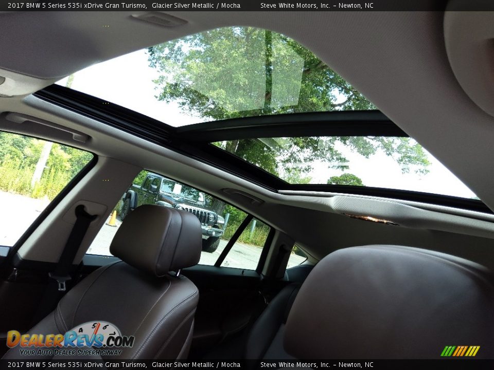 Sunroof of 2017 BMW 5 Series 535i xDrive Gran Turismo Photo #31