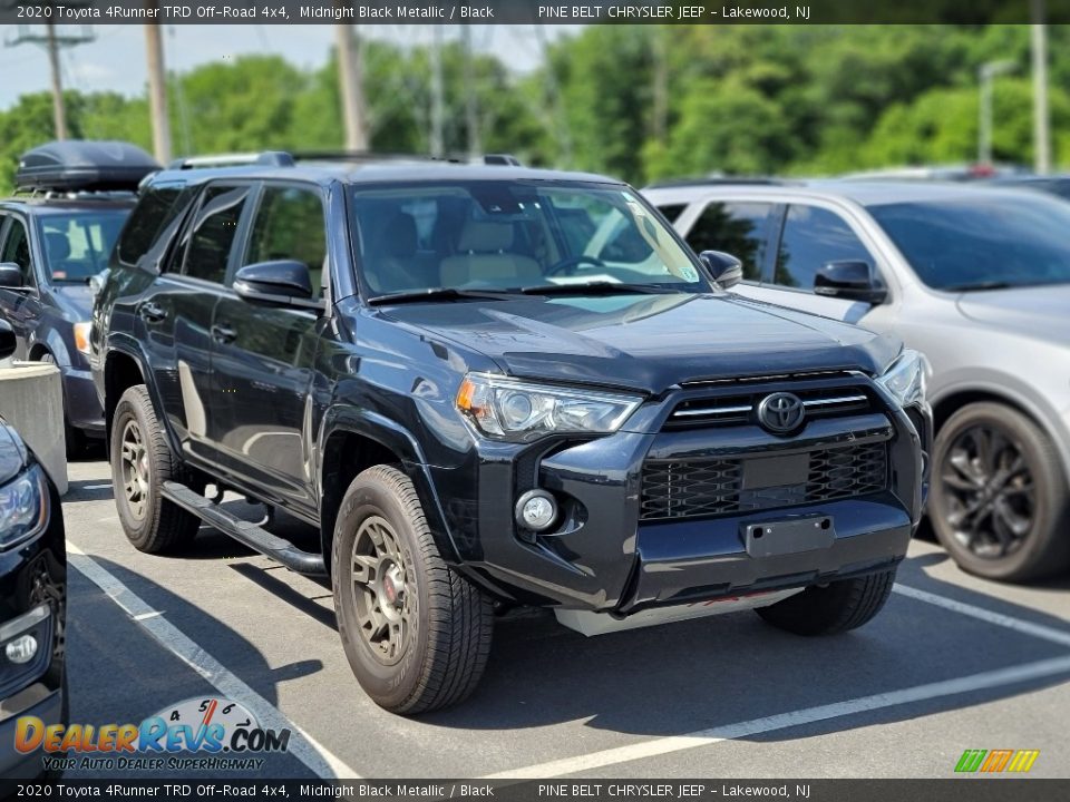 Front 3/4 View of 2020 Toyota 4Runner TRD Off-Road 4x4 Photo #3