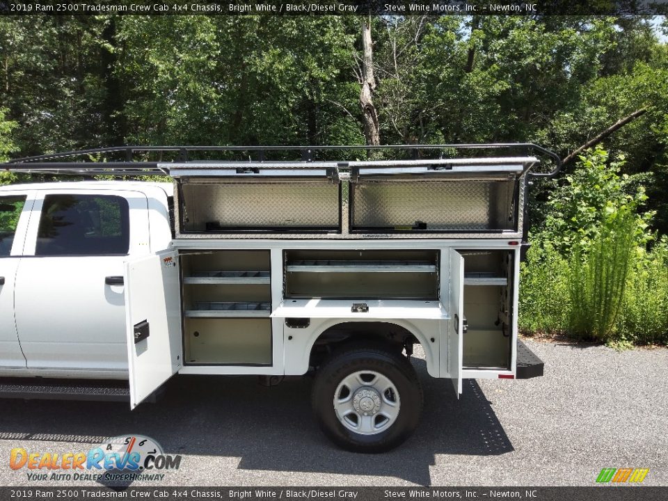 2019 Ram 2500 Tradesman Crew Cab 4x4 Chassis Bright White / Black/Diesel Gray Photo #11