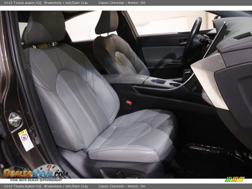 Front Seat of 2019 Toyota Avalon XLE Photo #15