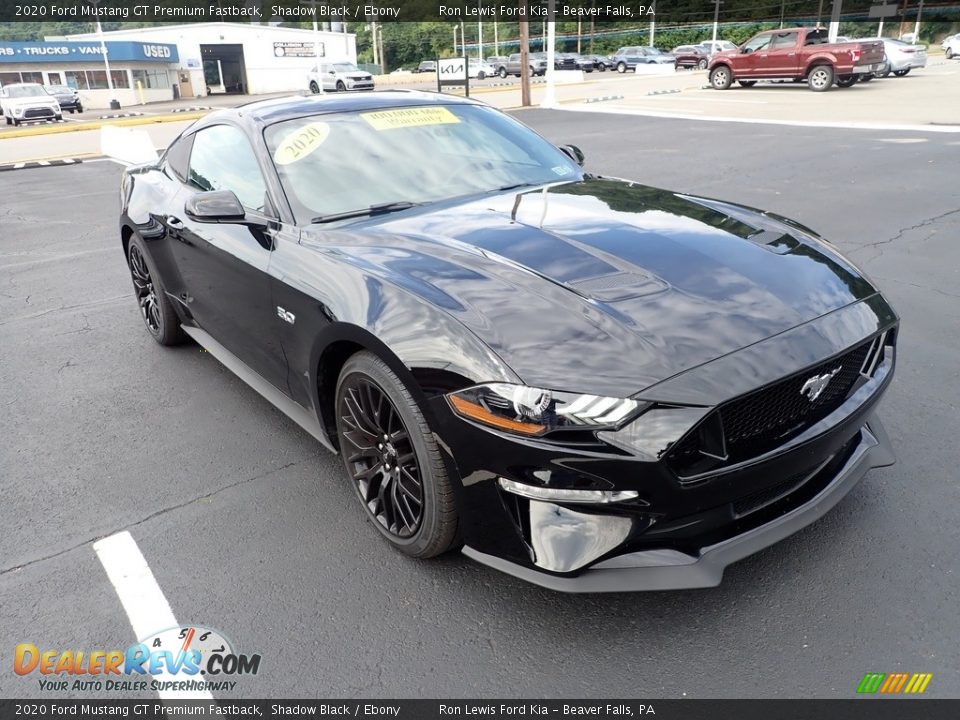 Front 3/4 View of 2020 Ford Mustang GT Premium Fastback Photo #2