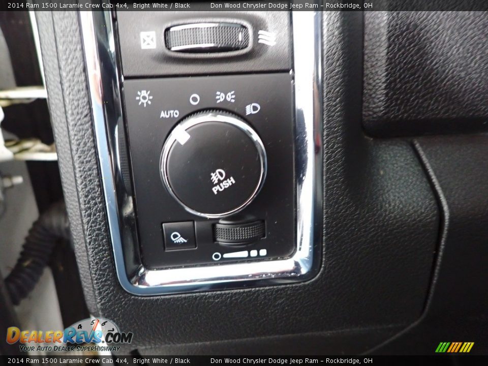 2014 Ram 1500 Laramie Crew Cab 4x4 Bright White / Black Photo #16