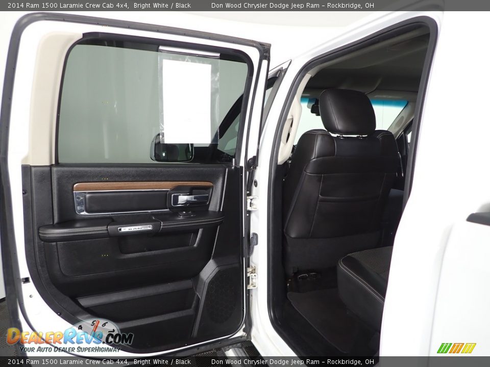 2014 Ram 1500 Laramie Crew Cab 4x4 Bright White / Black Photo #23