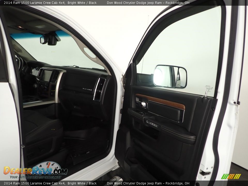 2014 Ram 1500 Laramie Crew Cab 4x4 Bright White / Black Photo #27