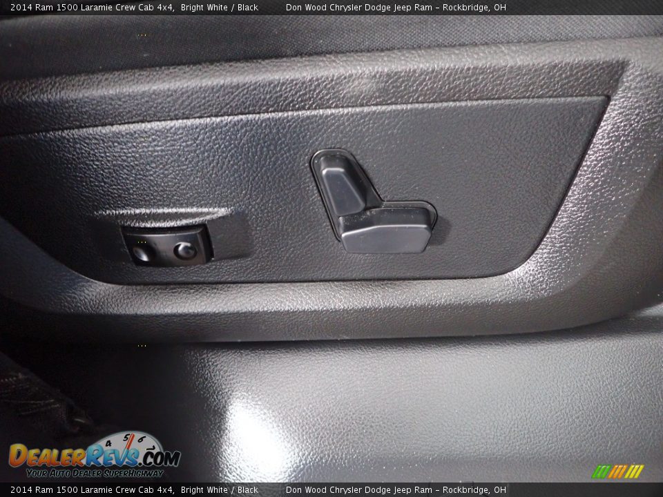 2014 Ram 1500 Laramie Crew Cab 4x4 Bright White / Black Photo #29