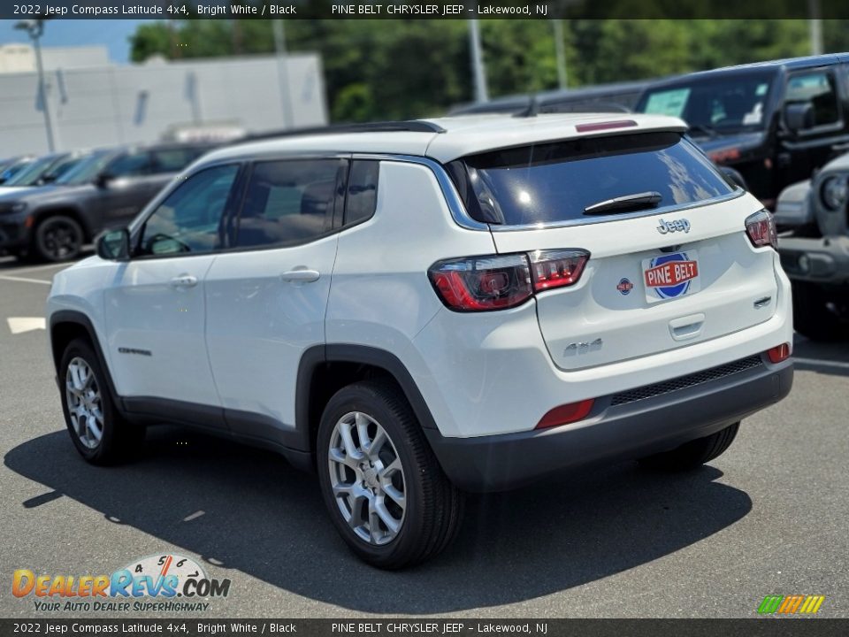 2022 Jeep Compass Latitude 4x4 Bright White / Black Photo 4