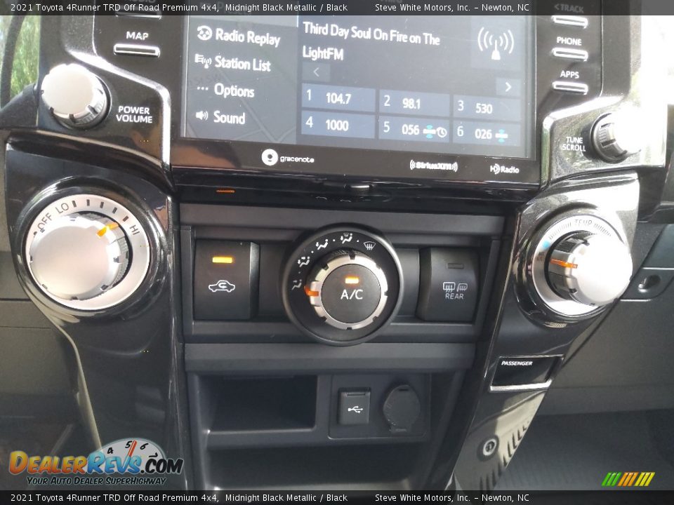 Controls of 2021 Toyota 4Runner TRD Off Road Premium 4x4 Photo #23