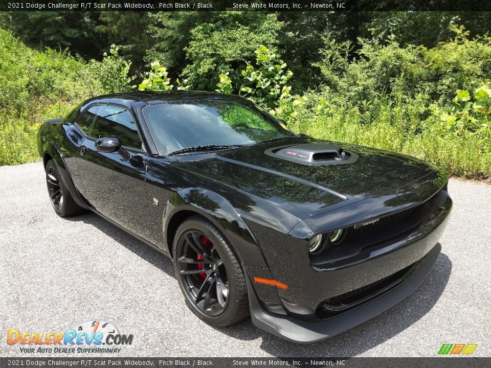 Front 3/4 View of 2021 Dodge Challenger R/T Scat Pack Widebody Photo #5
