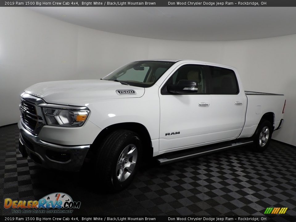 2019 Ram 1500 Big Horn Crew Cab 4x4 Bright White / Black/Light Mountain Brown Photo #5