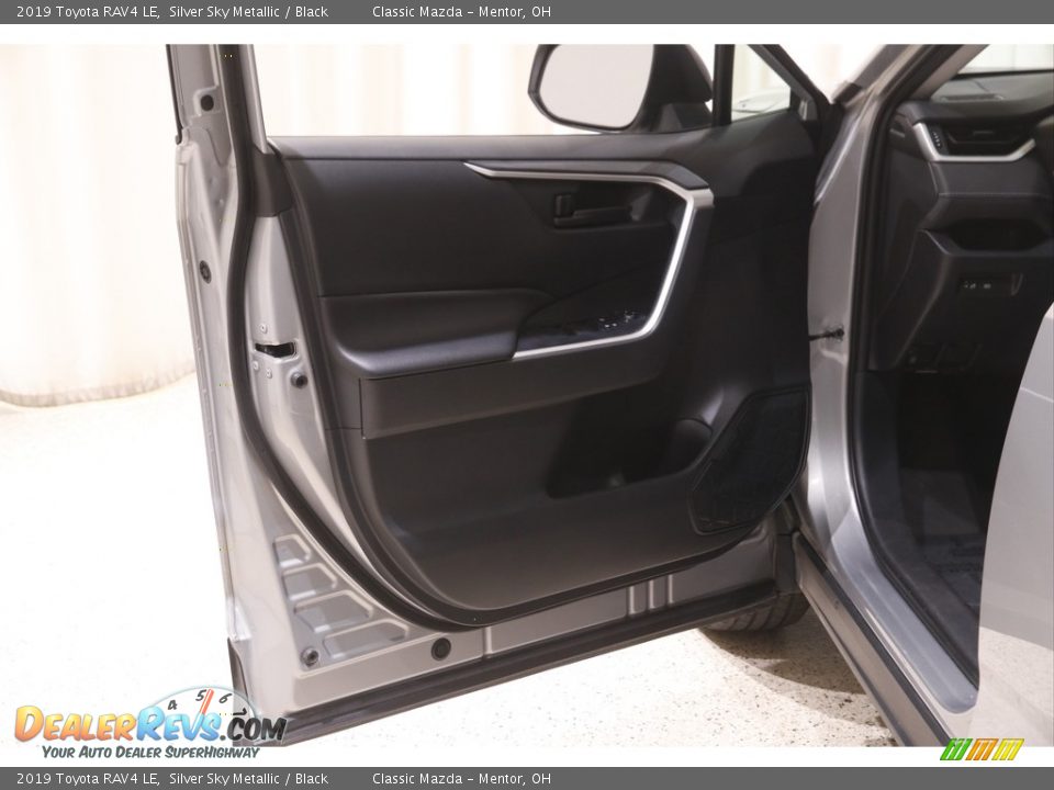 2019 Toyota RAV4 LE Silver Sky Metallic / Black Photo #4