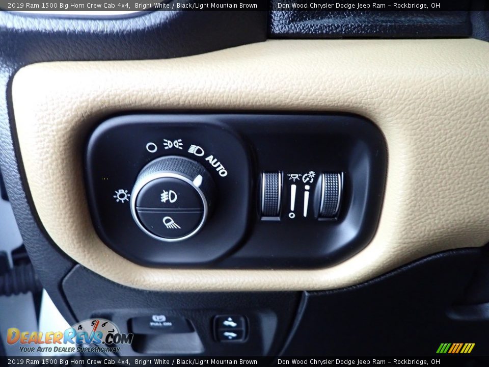 2019 Ram 1500 Big Horn Crew Cab 4x4 Bright White / Black/Light Mountain Brown Photo #14