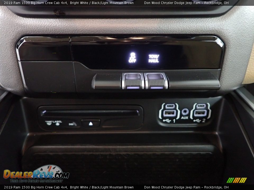 2019 Ram 1500 Big Horn Crew Cab 4x4 Bright White / Black/Light Mountain Brown Photo #19