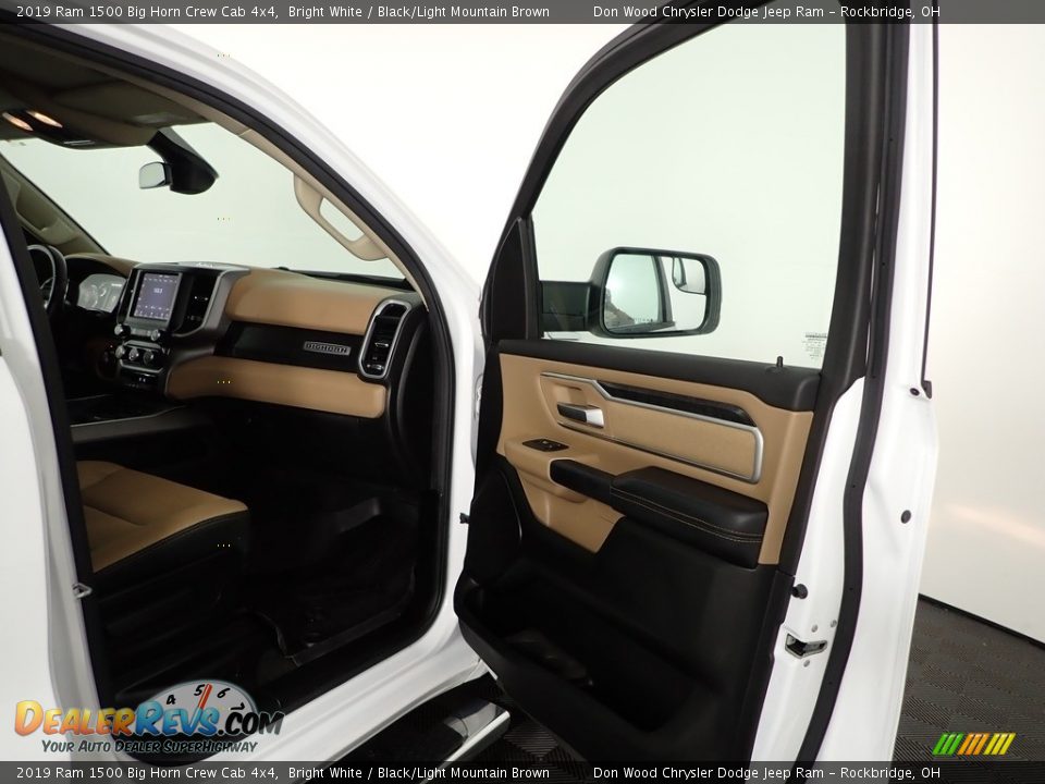 2019 Ram 1500 Big Horn Crew Cab 4x4 Bright White / Black/Light Mountain Brown Photo #26
