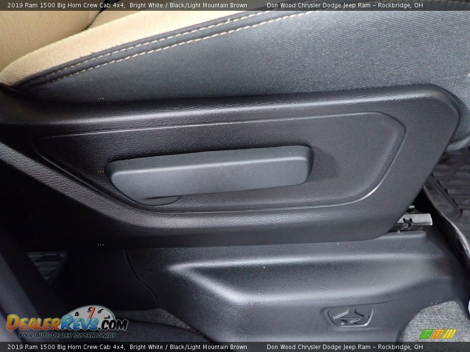 2019 Ram 1500 Big Horn Crew Cab 4x4 Bright White / Black/Light Mountain Brown Photo #28