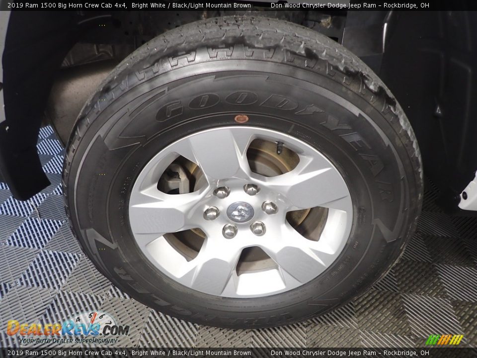 2019 Ram 1500 Big Horn Crew Cab 4x4 Bright White / Black/Light Mountain Brown Photo #31