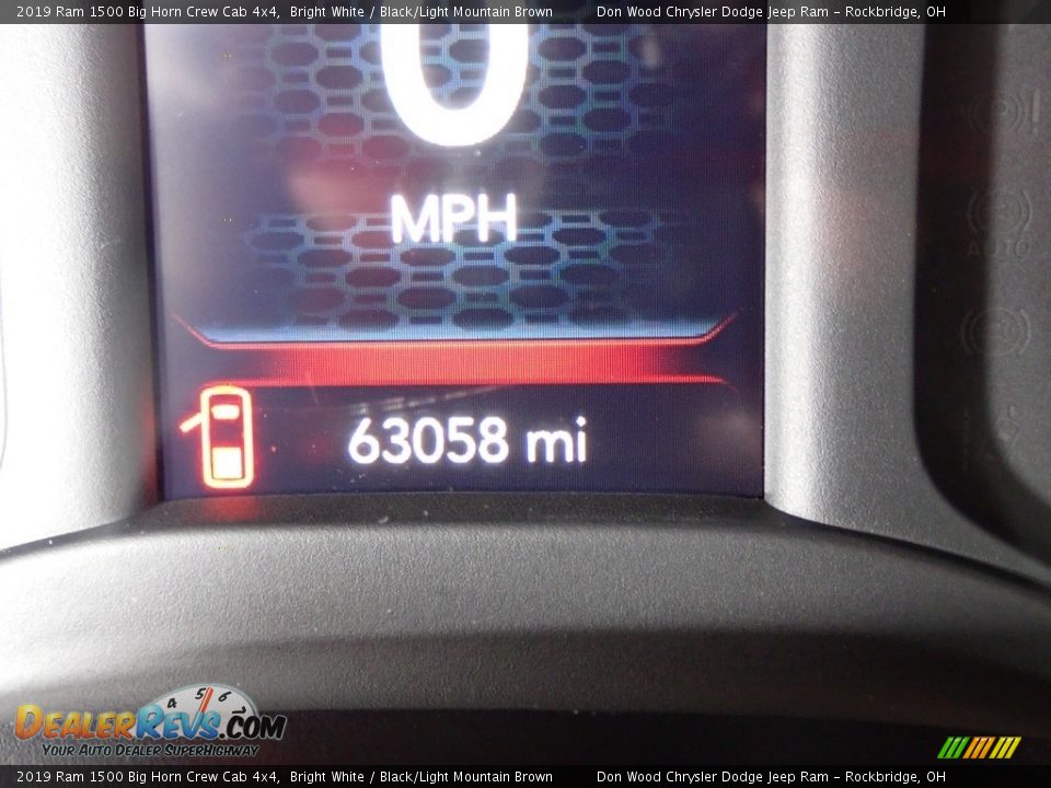 2019 Ram 1500 Big Horn Crew Cab 4x4 Bright White / Black/Light Mountain Brown Photo #32