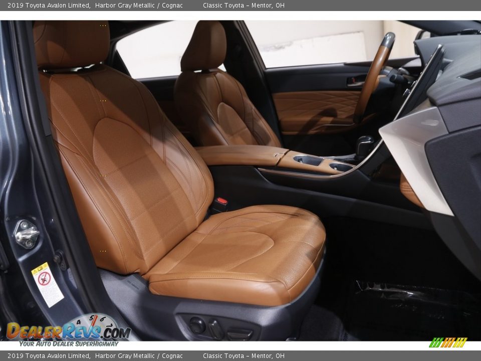 Front Seat of 2019 Toyota Avalon Limited Photo #15
