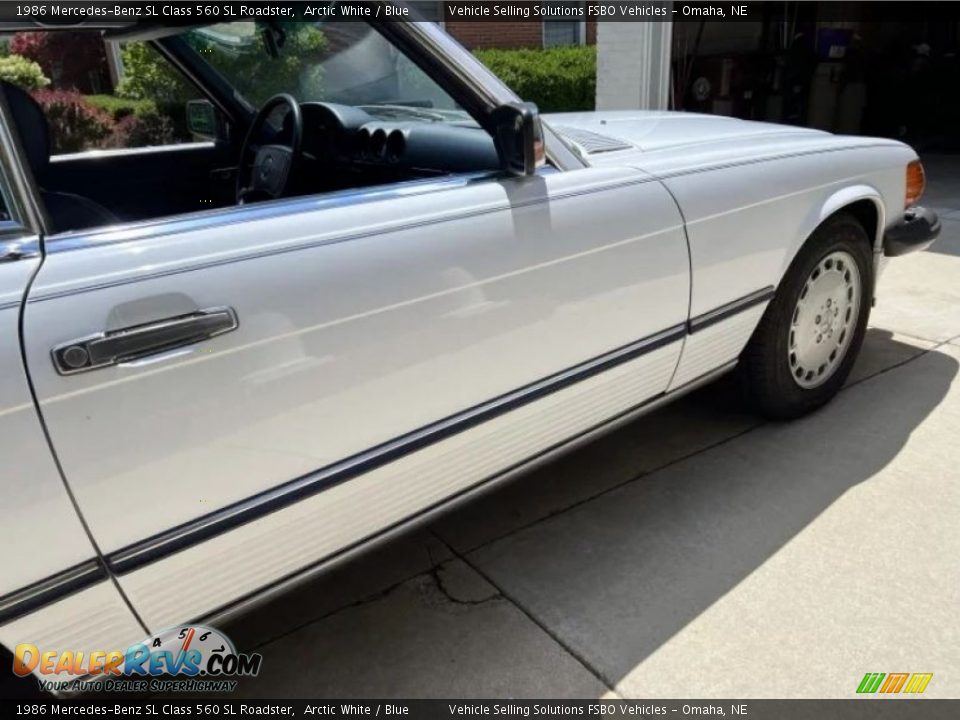 1986 Mercedes-Benz SL Class 560 SL Roadster Arctic White / Blue Photo #8