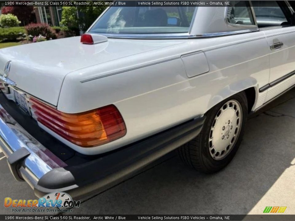 1986 Mercedes-Benz SL Class 560 SL Roadster Arctic White / Blue Photo #9