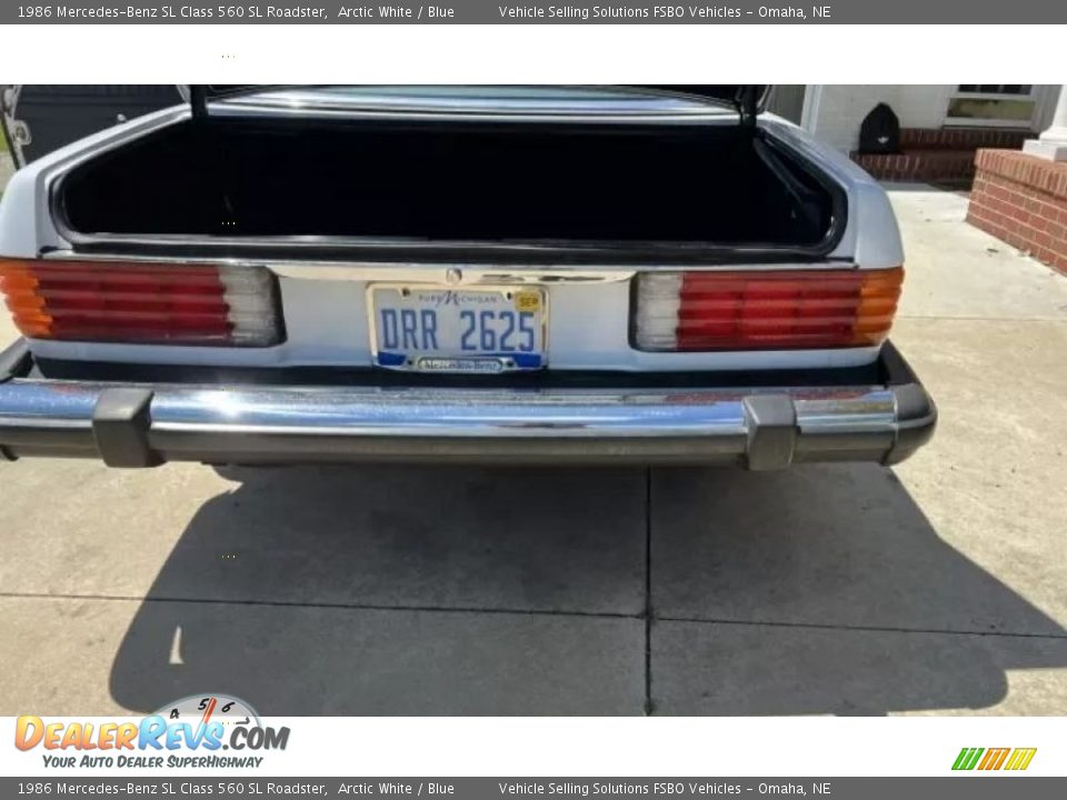 1986 Mercedes-Benz SL Class 560 SL Roadster Arctic White / Blue Photo #13