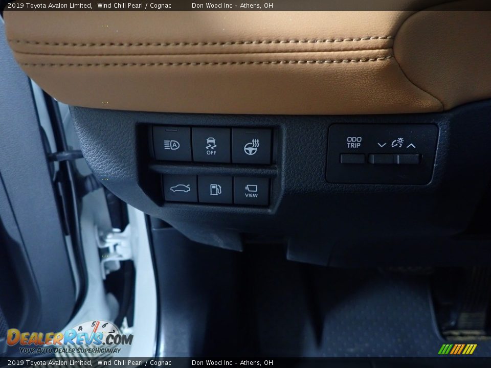 Controls of 2019 Toyota Avalon Limited Photo #33