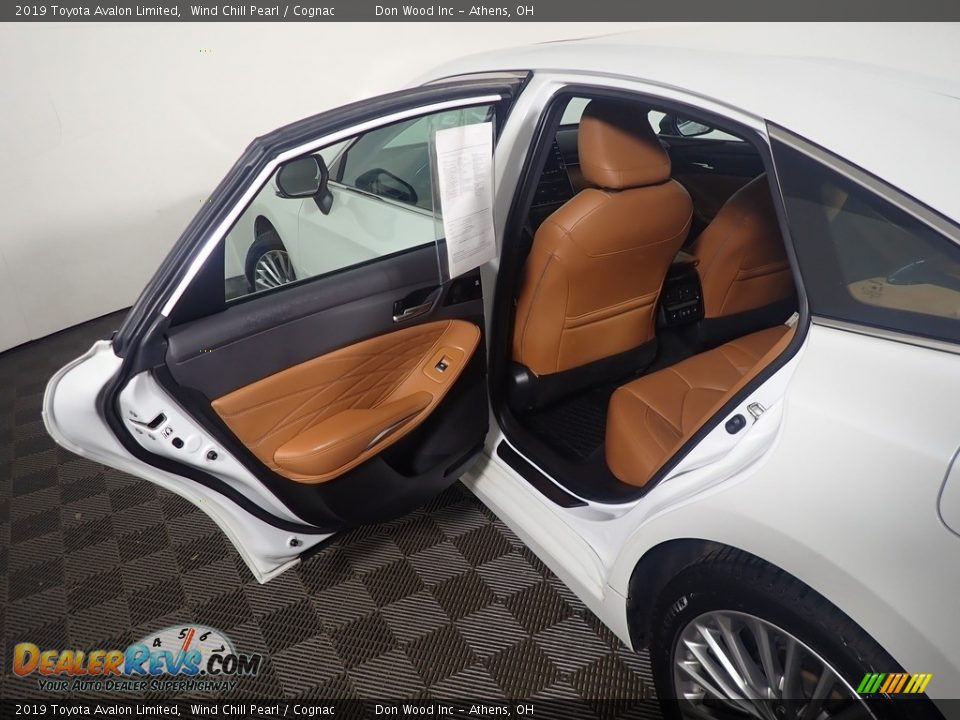 Door Panel of 2019 Toyota Avalon Limited Photo #36