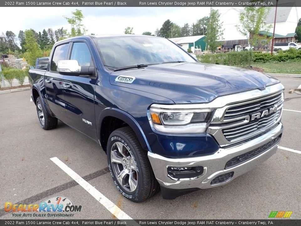 Front 3/4 View of 2022 Ram 1500 Laramie Crew Cab 4x4 Photo #8