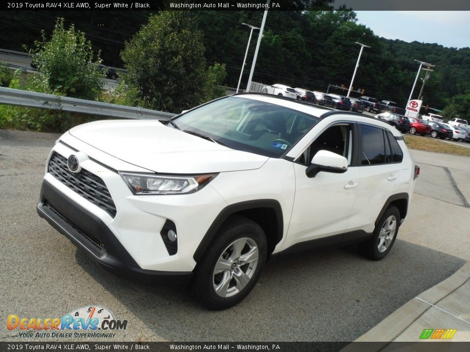 2019 Toyota RAV4 XLE AWD Super White / Black Photo #12