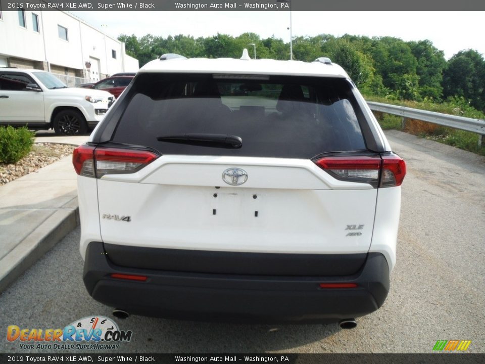 2019 Toyota RAV4 XLE AWD Super White / Black Photo #14