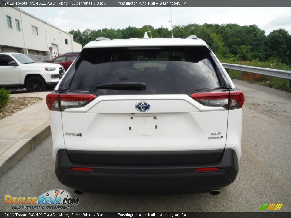 2019 Toyota RAV4 XLE AWD Hybrid Super White / Black Photo #17