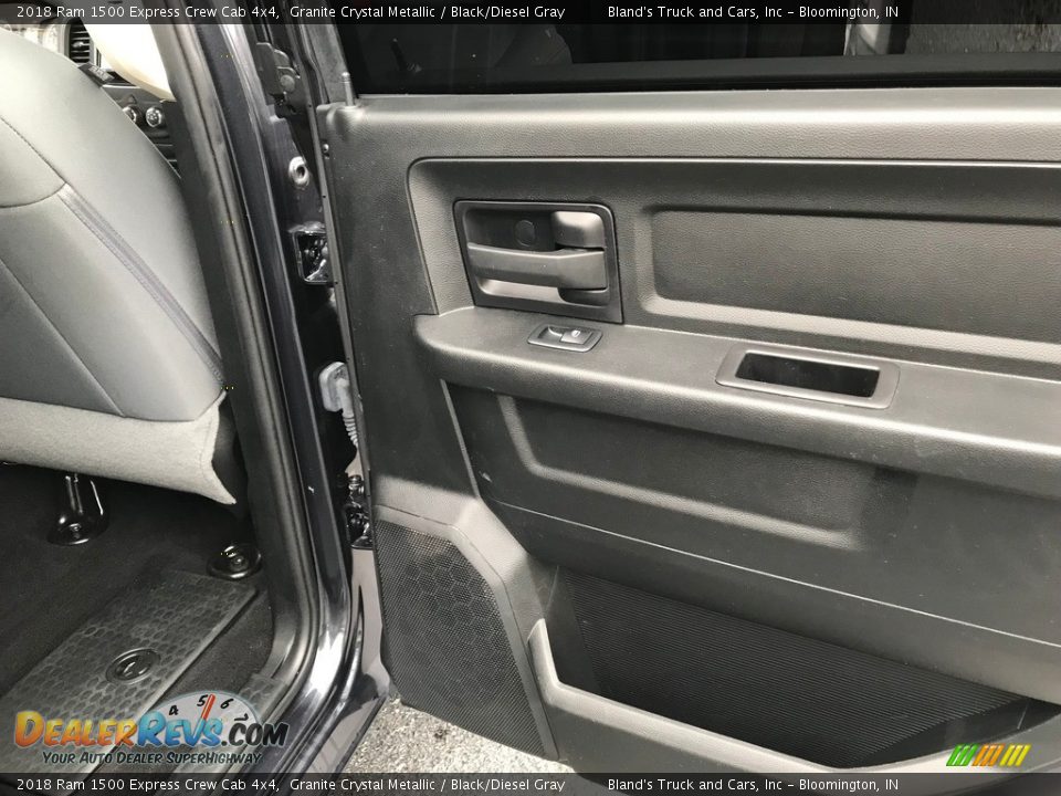 2018 Ram 1500 Express Crew Cab 4x4 Granite Crystal Metallic / Black/Diesel Gray Photo #28