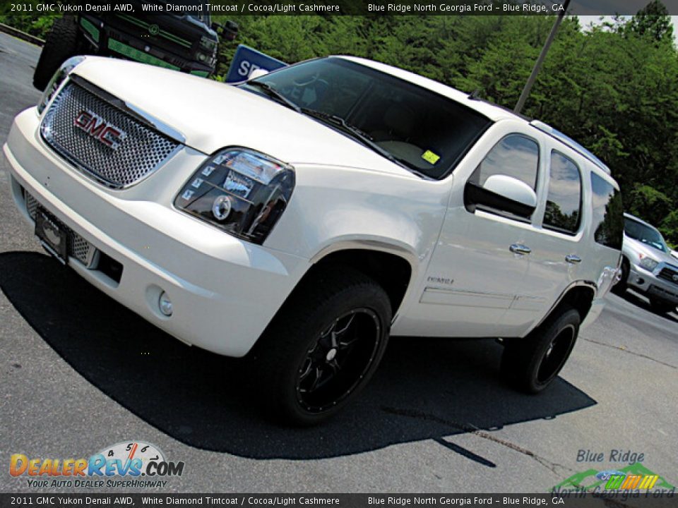 2011 GMC Yukon Denali AWD White Diamond Tintcoat / Cocoa/Light Cashmere Photo #18