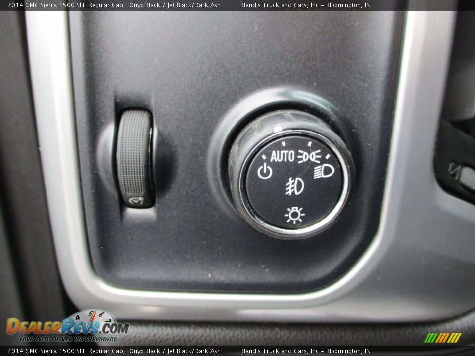 Controls of 2014 GMC Sierra 1500 SLE Regular Cab Photo #20
