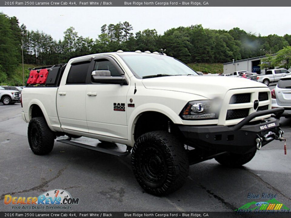 Front 3/4 View of 2016 Ram 2500 Laramie Crew Cab 4x4 Photo #7