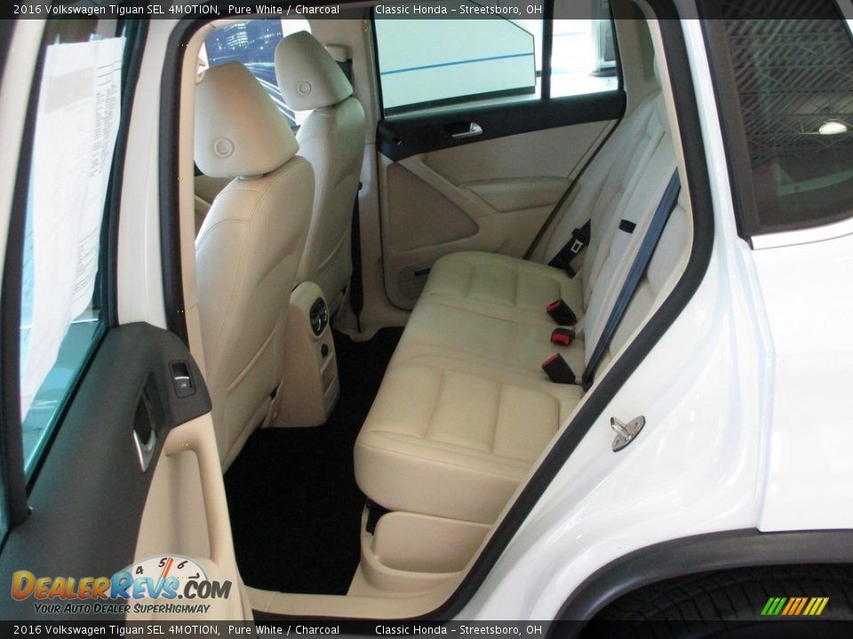 Rear Seat of 2016 Volkswagen Tiguan SEL 4MOTION Photo #25