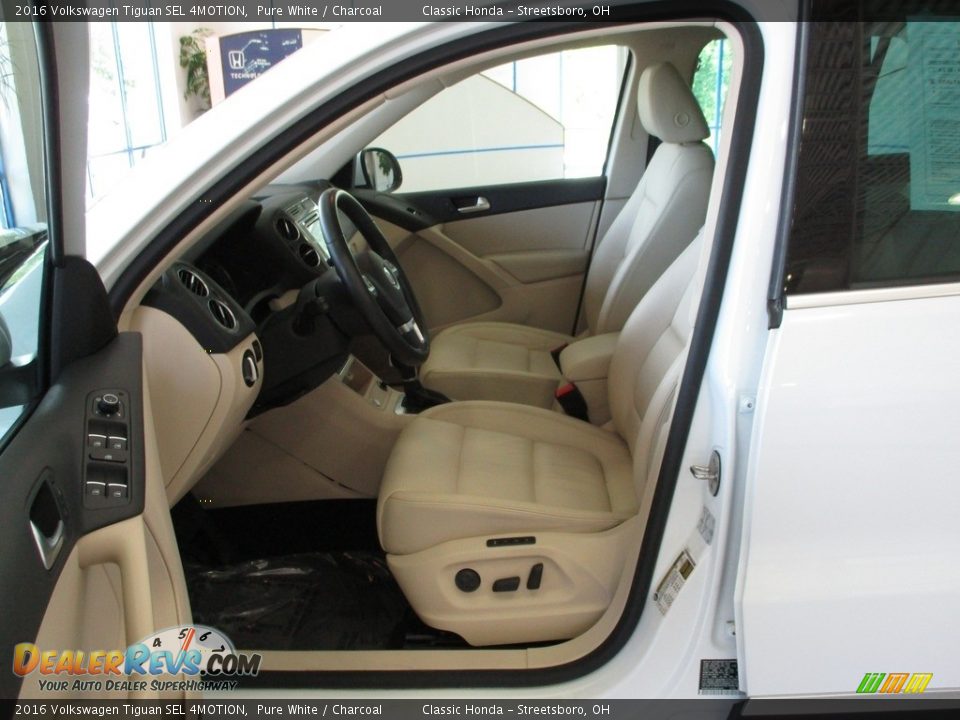 Front Seat of 2016 Volkswagen Tiguan SEL 4MOTION Photo #28