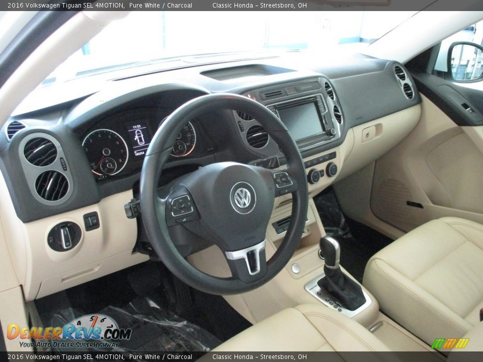 Dashboard of 2016 Volkswagen Tiguan SEL 4MOTION Photo #30