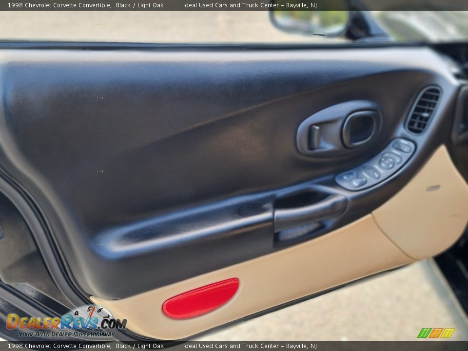 1998 Chevrolet Corvette Convertible Black / Light Oak Photo #14