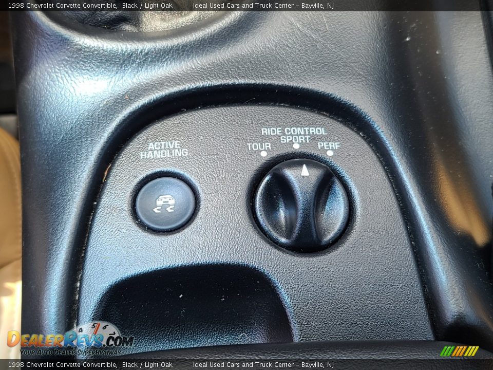 1998 Chevrolet Corvette Convertible Black / Light Oak Photo #19